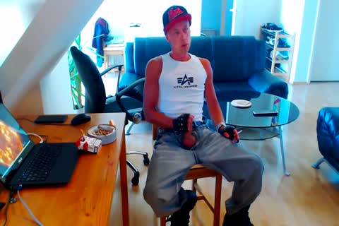 Needed A jerk off And Some Smokes After Gym