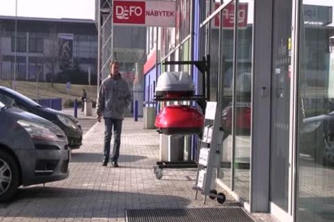 This Wife Discovers That Her chap Is homo