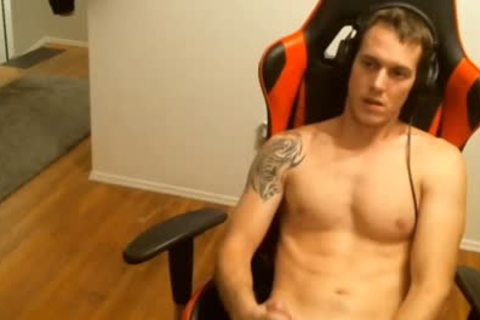 guy Masturbating whilst In Live