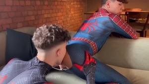 twinks: teen-Aranha Ativo Vs. teen-Aranha Passivo