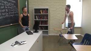 Men: Tattooed Twink Gets Schooled
